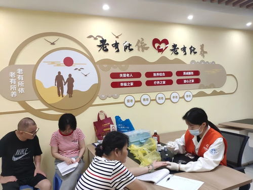 便民服務(wù)進(jìn)社區(qū)，寶山居民在家門口享受理發(fā)、測血糖、量血壓等健康咨詢